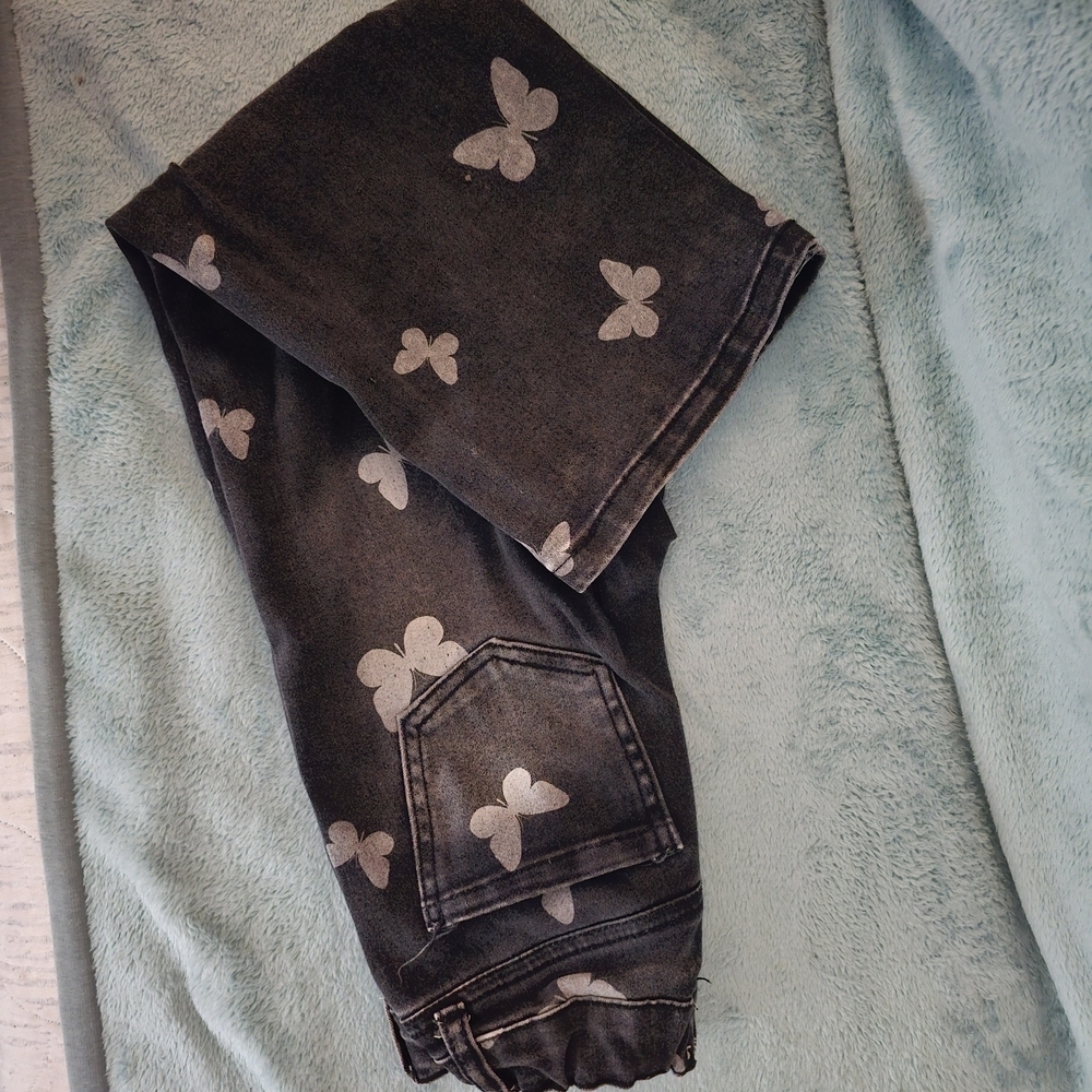 Beautees Black and Gray Stylish Butterfly Jeans - Picture 5 of 6